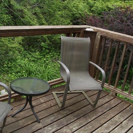 Secret Cove Cottage Suites Halfmoon Bay Extérieur photo