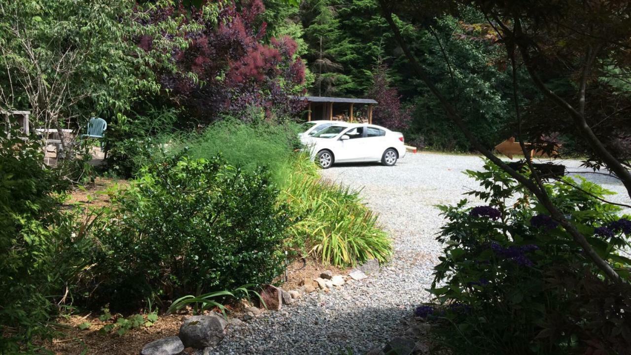 Secret Cove Cottage Suites Halfmoon Bay Extérieur photo