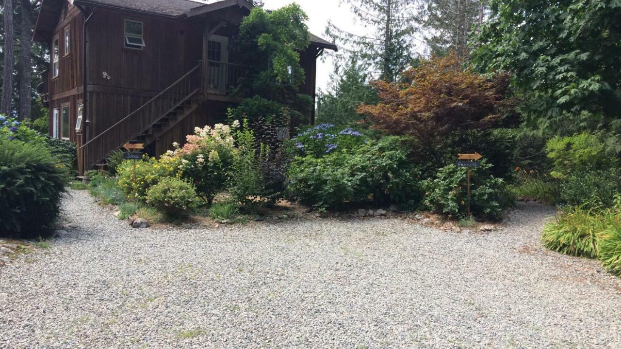 Secret Cove Cottage Suites Halfmoon Bay Extérieur photo