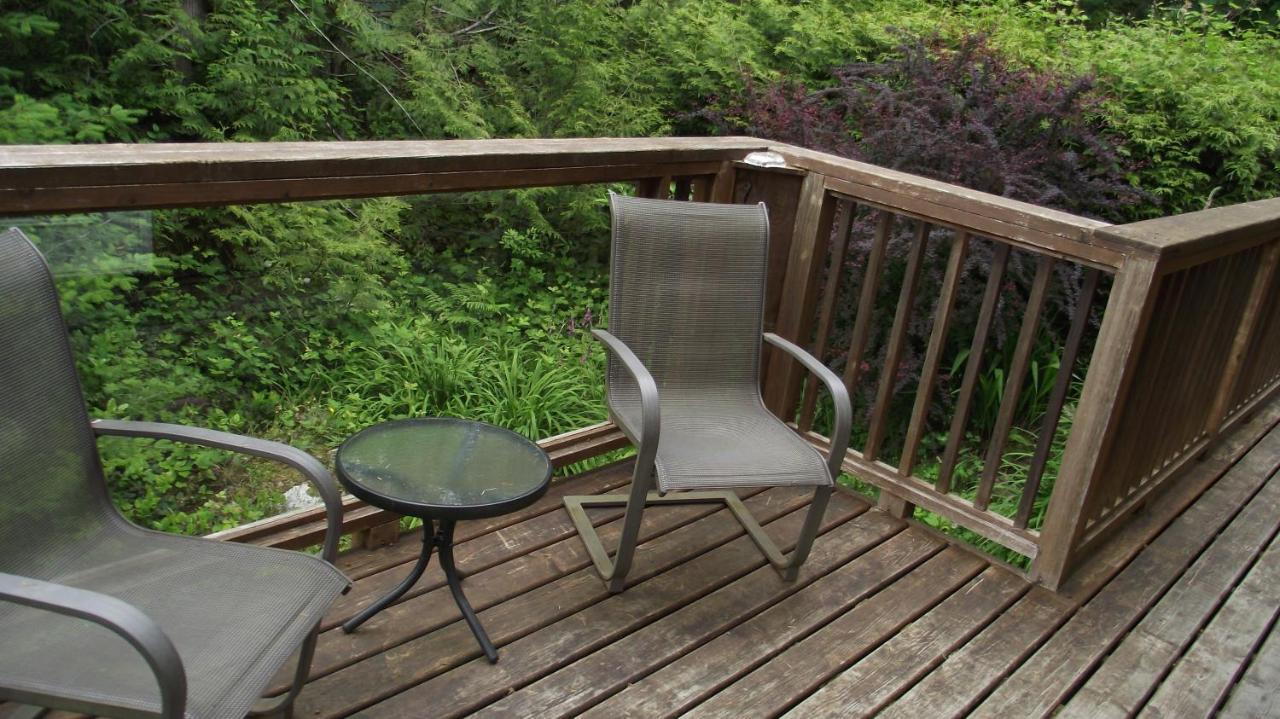 Secret Cove Cottage Suites Halfmoon Bay Extérieur photo
