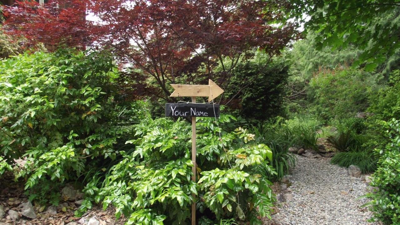Secret Cove Cottage Suites Halfmoon Bay Extérieur photo