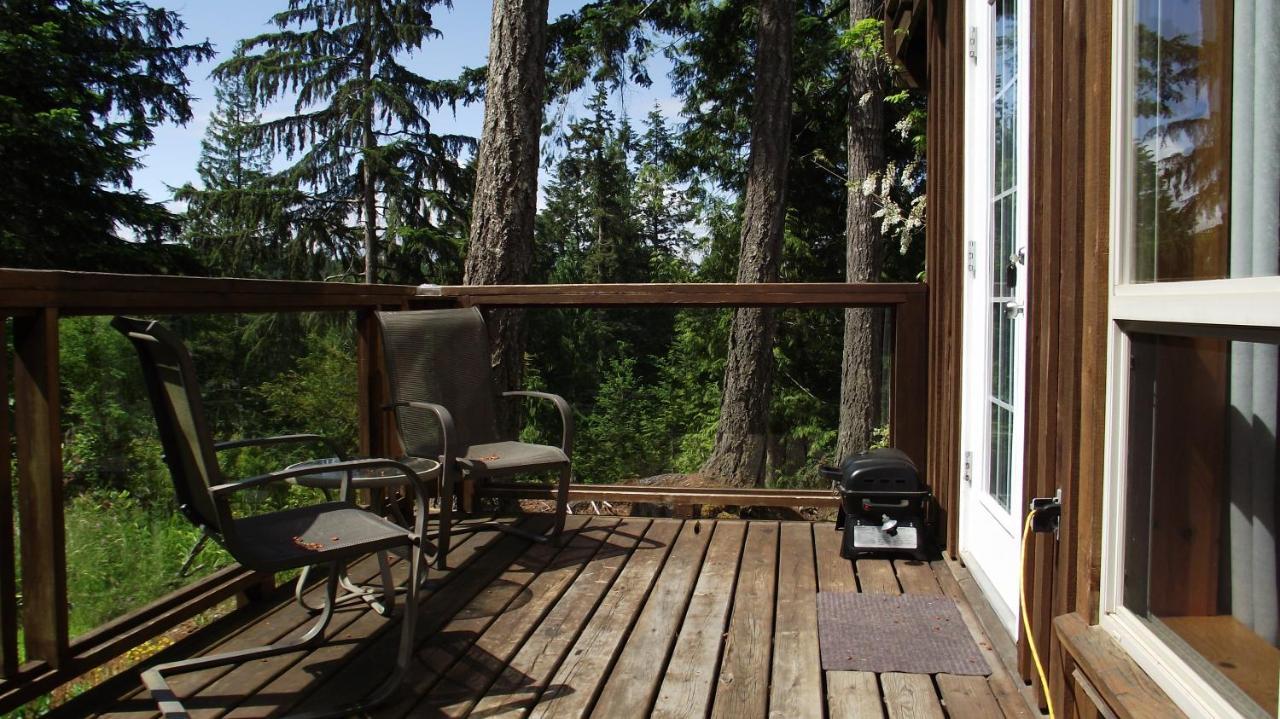 Secret Cove Cottage Suites Halfmoon Bay Extérieur photo
